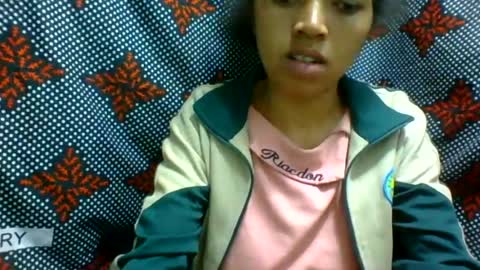Snapshot of henitsaldy chatting on July 12, 2026, 3:25 pm henitsaldy online show from July 12, 2026, 3:25 pm