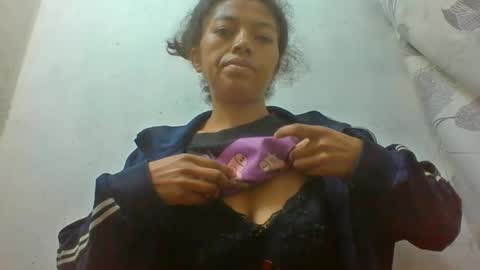 Snapshot of henitsaldy chatting on July 20, 2026, 5:00 am henitsaldy online show from July 20, 2026, 5:00 am