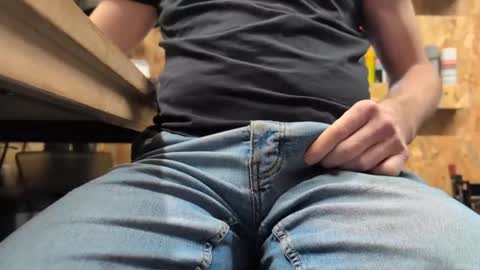 henkietien online show from December 11, 2024, 11:08 am