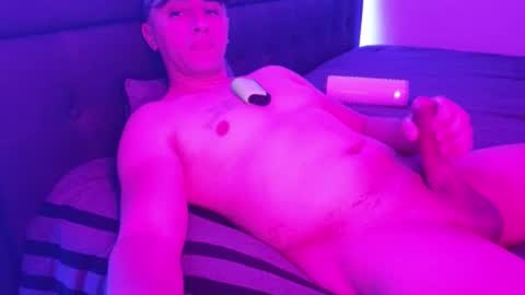 HENNIDRIP online show from November 23, 2025, 4:34 am