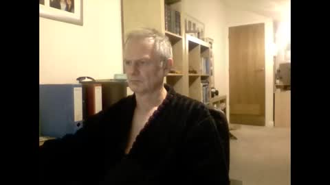 henri1964 online show from September 18, 2025, 11:18 pm