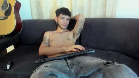 henrik_senn online show from November 8, 2025, 11:32 am