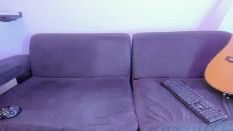 henrik_senn online show from April 6, 2026, 3:48 am