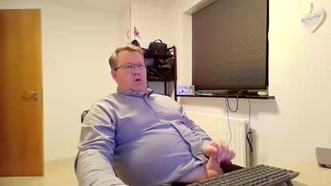 henrikrp1971 online show from February 25, 2025, 7:03 pm
