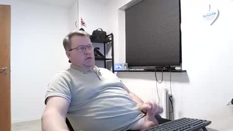 henrikrp1971 online show from March 3, 2025, 9:26 pm