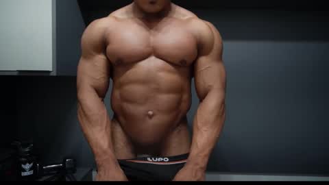 Snapshot of henrimusclee chatting on March 19, 2026, 10:36 pm Henri online show from March 19, 2026, 10:36 pm
