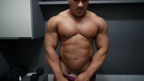 Snapshot of henrimusclee chatting on May 24, 2026, 8:47 pm Henri online show from May 24, 2026, 8:47 pm