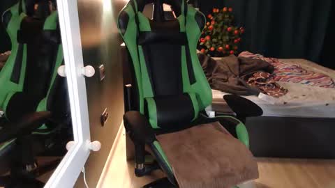 Hentaishiing online show from October 3, 2025, 11:57 pm