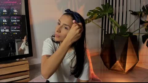 Snapshot of hera_069 chatting on December 27, 2024, 12:07 am Hello I am Valentina independent Colombian model I love sensuality and pleasure welcome online show from December 27, 2024, 12:07 am