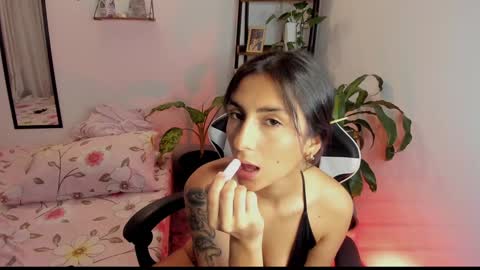 Snapshot of hera_069 chatting on February 1, 2025, 1:34 am Hello I am Valentina independent Colombian model I love sensuality and pleasure welcome online show from February 1, 2025, 1:34 am