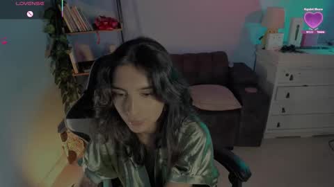 Snapshot of hera_069 chatting on March 18, 2026, 7:06 pm Hello I am Valentina independent Colombian model I love sensuality and pleasure welcome online show from March 18, 2026, 7:06 pm