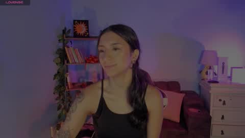 Snapshot of hera_069 chatting on March 25, 2026, 5:35 am Hello I am Valentina independent Colombian model I love sensuality and pleasure welcome online show from March 25, 2026, 5:35 am