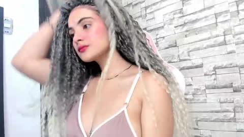 hera_elis online show from January 4, 2025, 7:44 pm