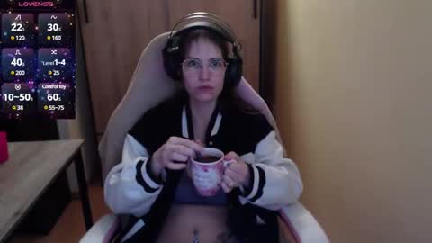 HeraLuna  online show from December 14, 2024, 9:45 pm