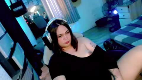 Snapshot of hermaphrodite199x chatting on May 4, 2026, 11:45 pm hermaphrodite199x online show from May 4, 2026, 11:45 pm