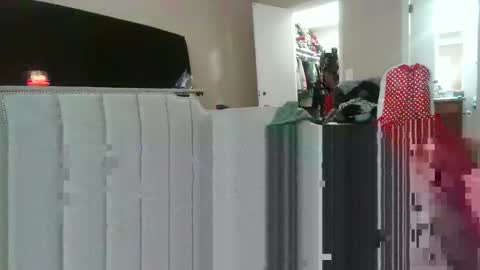 PoLyOneHersheySplasHer online show from February 3, 2026, 8:03 pm