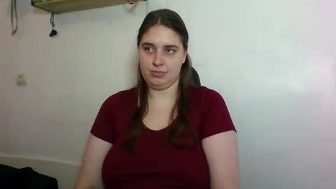 hess_luna_ online show from October 13, 2025, 9:09 am