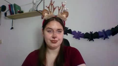 hess_luna_ online show from October 22, 2025, 9:09 am