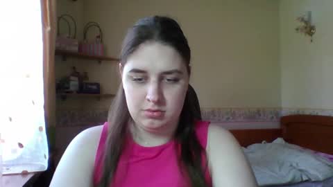 hess_luna_ online show from April 21, 2026, 8:42 am