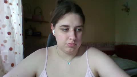 hess_luna_ online show from April 22, 2026, 9:01 am