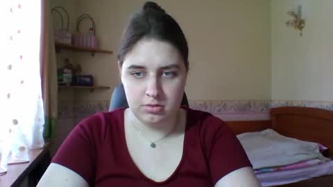 hess_luna_ online show from April 23, 2026, 9:08 am