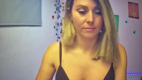 Hestesiaxx online show from September 13, 2025, 2:55 am