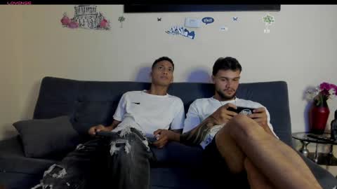 Snapshot of heteros_curious_ chatting on April 6, 2026, 9:05 pm yeis online show from April 6, 2026, 9:05 pm