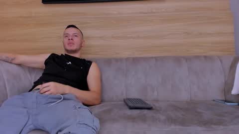 heteros men online show from September 15, 2025, 7:47 pm