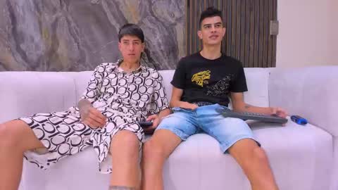 heteros men online show from November 19, 2025, 8:20 pm