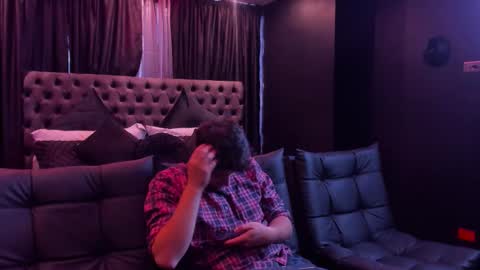 heteros men online show from January 16, 2026, 3:05 pm