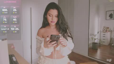 hi my name is Eva. online show from December 3, 2024, 4:28 pm