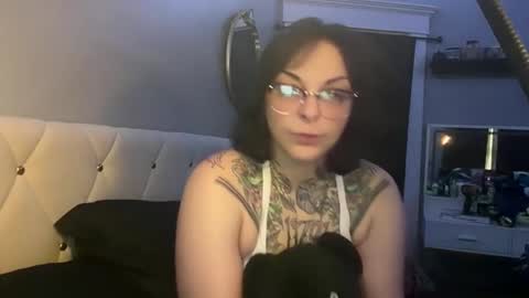 Snapshot of hexxyhoneypot chatting on June 1, 2026, 11:28 pm hexxyhoneypot online show from June 1, 2026, 11:28 pm