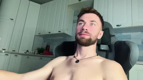 Arnold online show from November 16, 2025, 9:20 pm