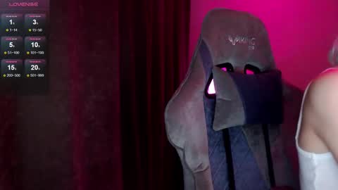  Nora  online show from September 22, 2025, 4:14 am