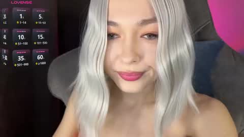 Snapshot of hey_nora_ chatting on June 17, 2026, 10:21 pm Nora online show from June 17, 2026, 10:21 pm