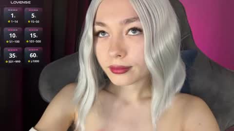 Snapshot of hey_nora_ chatting on July 5, 2026, 4:19 am Nora online show from July 5, 2026, 4:19 am