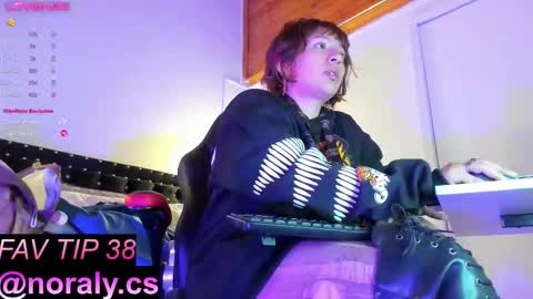 Noraly  online show from September 29, 2025, 4:06 am