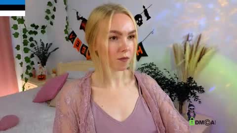 Snapshot of hey_olivia chatting on November 1, 2025, 7:54 am hey_olivia online show from November 1, 2025, 7:54 am