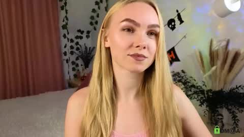 Snapshot of hey_olivia chatting on November 4, 2025, 8:30 pm hey_olivia online show from November 4, 2025, 8:30 pm