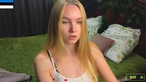 Snapshot of hey_olivia chatting on November 16, 2025, 7:58 am hey_olivia online show from November 16, 2025, 7:58 am