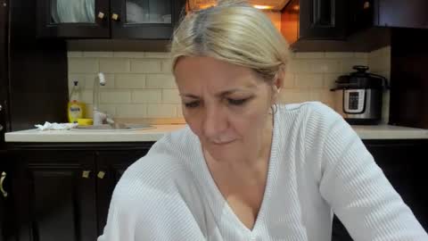 Heyheygrey online show from September 18, 2025, 7:43 am