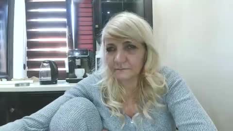 Snapshot of heyheygrey chatting on May 3, 2026, 4:24 pm Heyheygrey online show from May 3, 2026, 4:24 pm