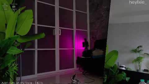 Snapshot of heylixie_ chatting on June 23, 2026, 12:03 pm Li online show from June 23, 2026, 12:03 pm