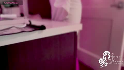 Gwen Elise online show from November 6, 2025, 1:17 am