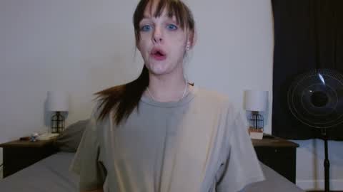 Snapshot of hi_cut_cutie chatting on June 3, 2026, 12:24 am Paige online show from June 3, 2026, 12:24 am