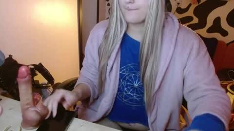 Elora online show from May 19, 2026, 12:05 am
