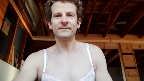 Snapshot of highpine chatting on April 2, 2026, 12:36 pm Highpine online show from April 2, 2026, 12:36 pm