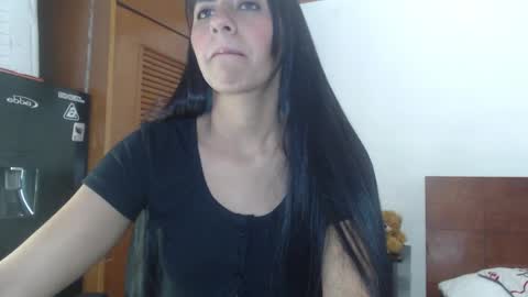 hilaril18 online show from January 24, 2025, 3:11 am