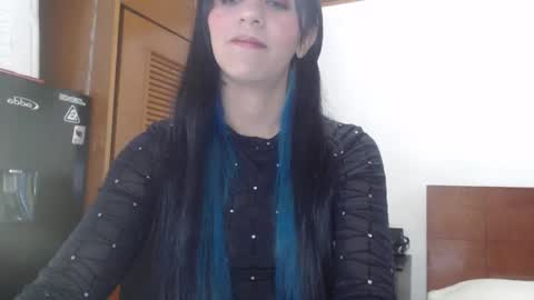 hilaril18 online show from January 26, 2025, 12:16 am