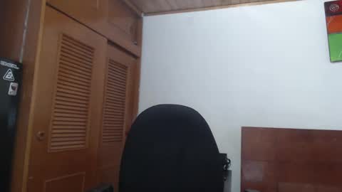 hilaril18 online show from January 26, 2025, 3:17 am